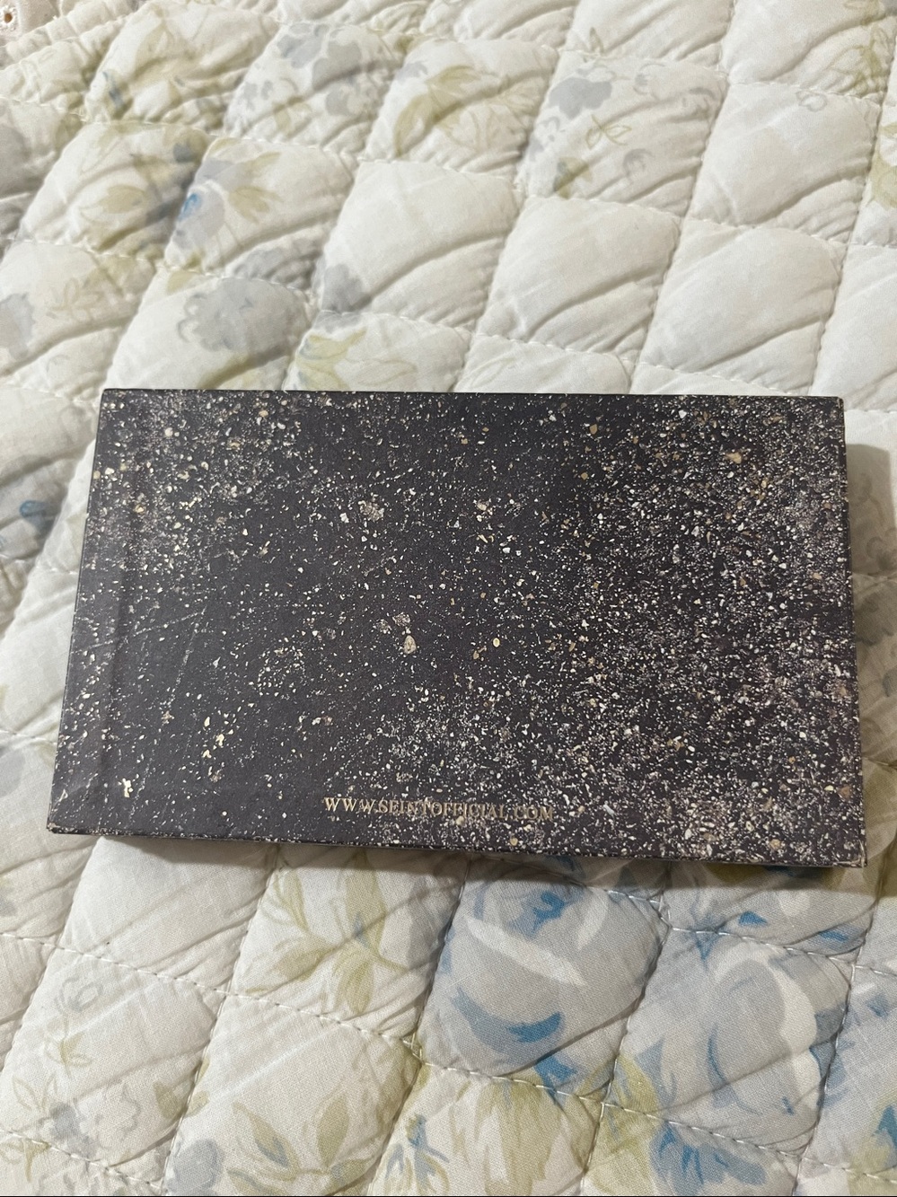 SEINT IIID Palette — Speckled Black & Gold Case. Holds 8 tins - Picture 4 of 8